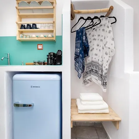 Ailouros Summer Oda ve Kahvaltı 3*