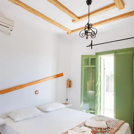 Oda ve Kahvaltı Ailouros Summer 3*