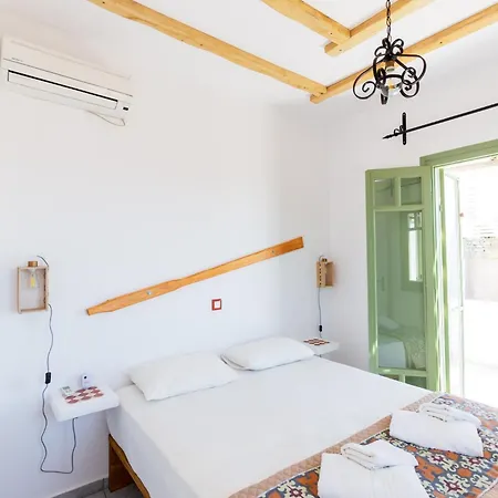 Ailouros Summer Oda ve Kahvaltı 3*