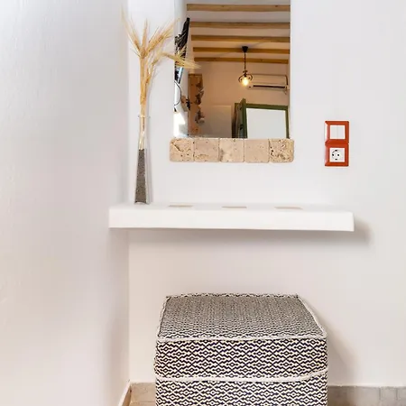 Ailouros Summer Schoinoussa