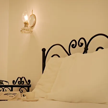 Oda ve Kahvaltı Ailouros Summer