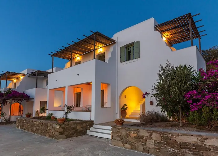 Ailouros Summer Schoinoussa