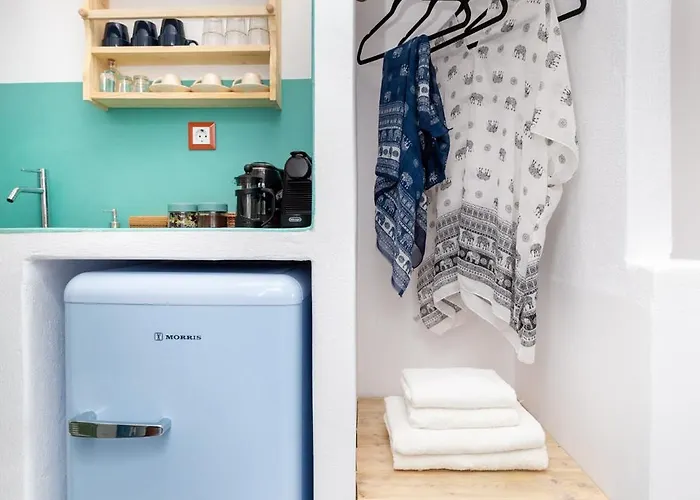 Ailouros Summer Bed & Breakfast 3*