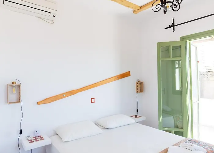 Ailouros Summer Bed & Breakfast 3*