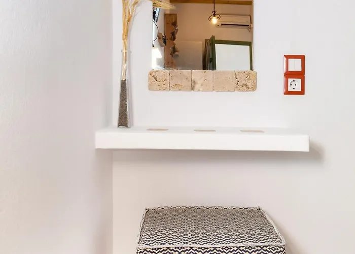 Ailouros Summer Schoinoussa