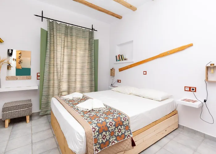 Ailouros Summer Bed & Breakfast 3*