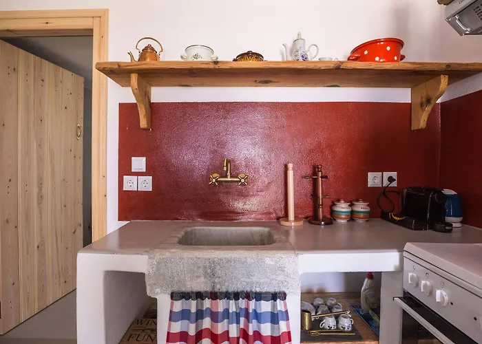 Ailouros Summer Bed & Breakfast 3*