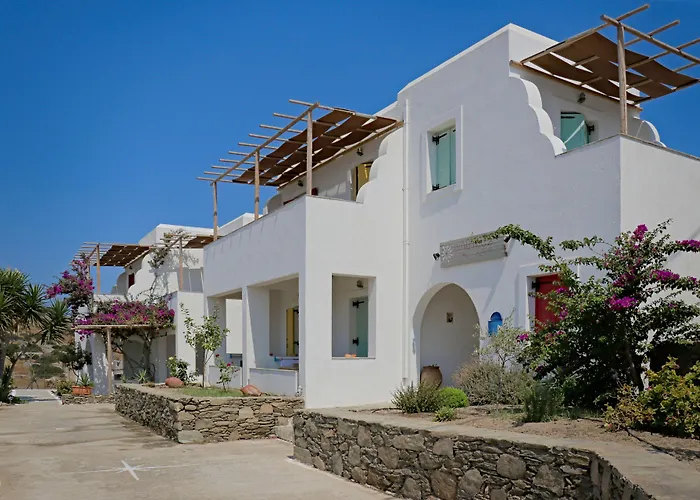 Ailouros Summer Schoinoussa