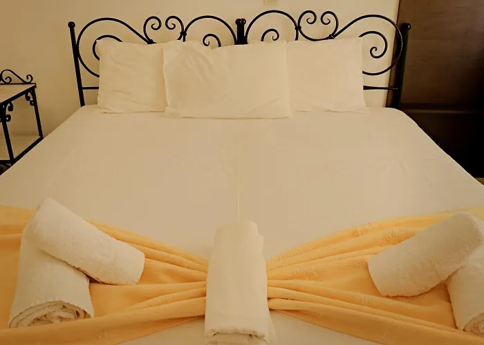 Ailouros Summer Bed & Breakfast 3*