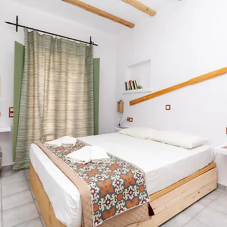 Ailouros Summer Bed & Breakfast 3*