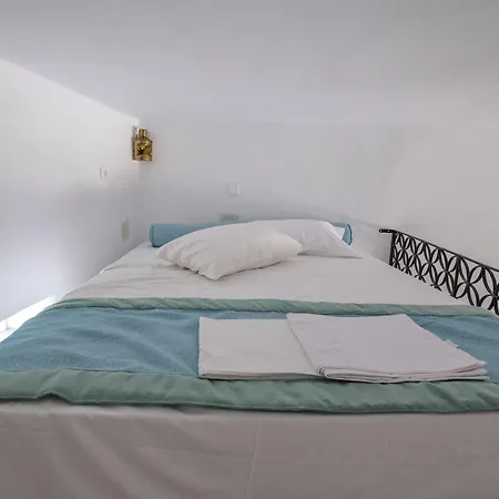 Ailouros Summer Schoinoussa