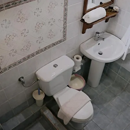 Ailouros Summer Bed & Breakfast Schoinoussa