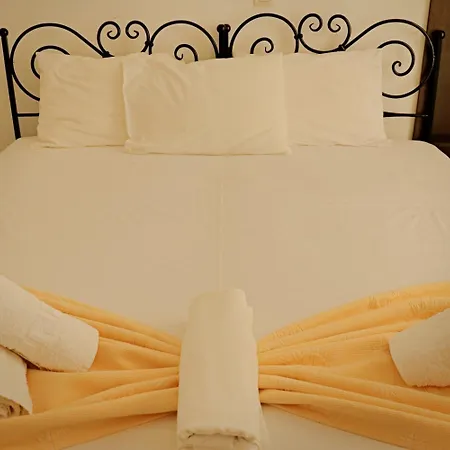 Ailouros Summer Bed & Breakfast 3*